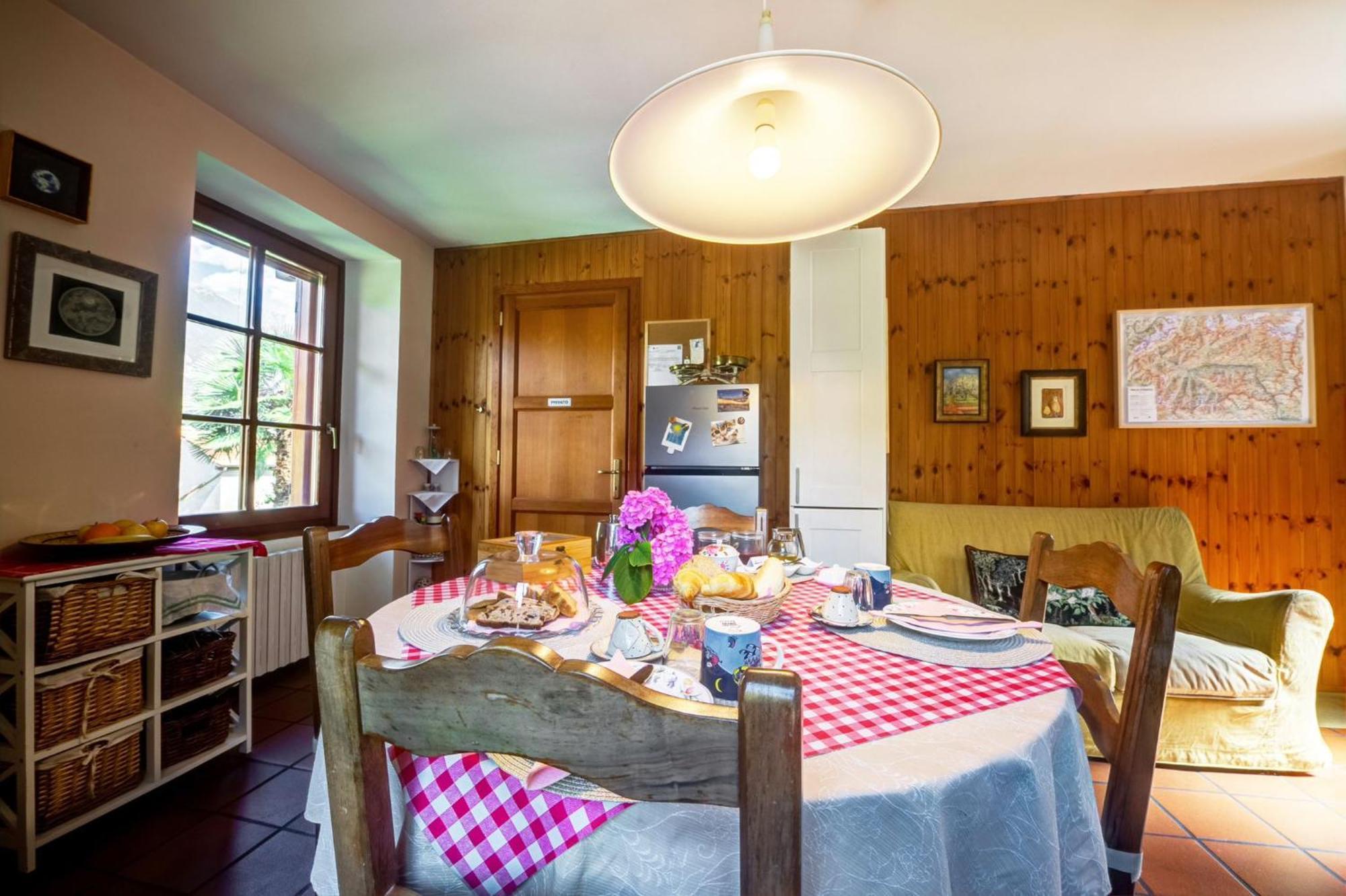 Issogne Il Pellegrino B&B 외부 사진